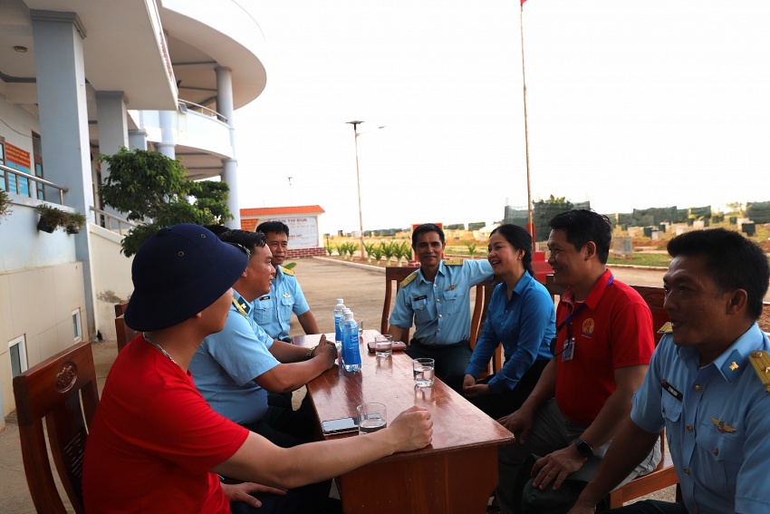 Tập đoàn Dầu khí Việt Nam thăm, động viên cán bộ chiến sĩ, người dân tại huyện đảo Trường Sa và Nhà giàn DK1/9 – Ba Kè